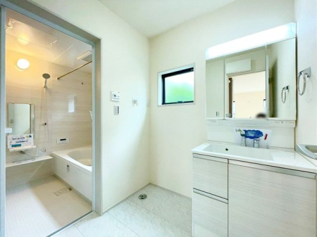 tss{5ڂ̐VzˌĂ̐ʑEʏ