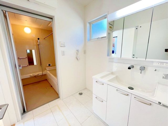 tˎs勴 ̐VzˌĂ̐ʑEʏ