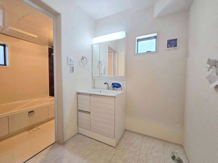 tssVo ̐VzˌĂ̐ʑEʏ