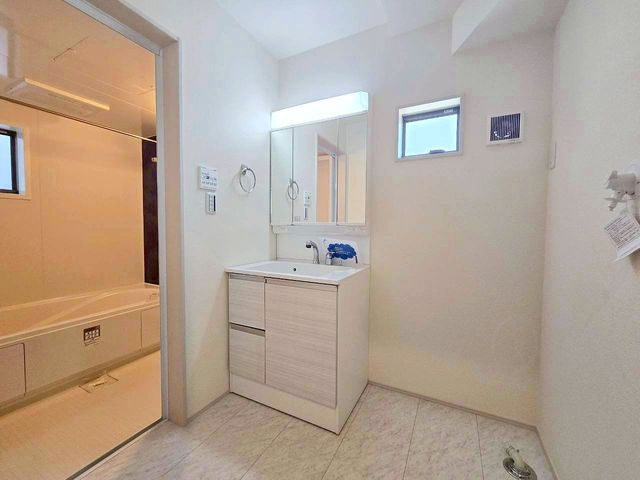 tssVo ̐VzˌĂ̐ʑEʏ