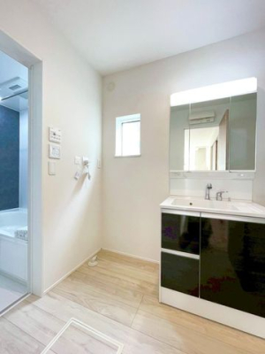 tDs6ڂ̐VzˌĂ̐ʑEʏ