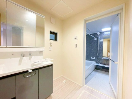 tssJ2ڂ̐VzˌĂ̐ʑEʏ