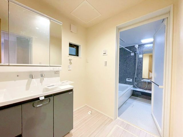 tssJ2ڂ̐VzˌĂ̐ʑEʏ