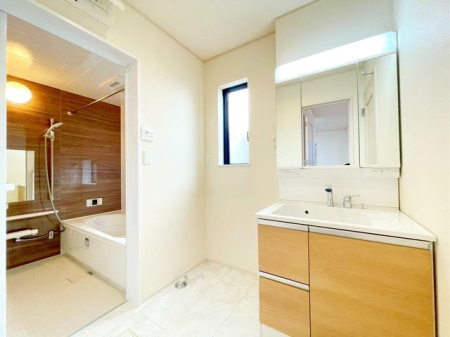 tssh4ڂ̐VzˌĂ̐ʑEʏ