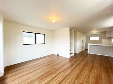 tDsk{2ڂ̐VzˌẴrO