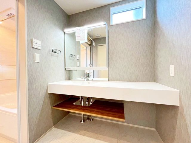 tssh4ڂ̐VzˌĂ̐ʑEʏ