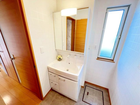 tss{3ڂ̒ÈˌĂ̐ʑEʏ