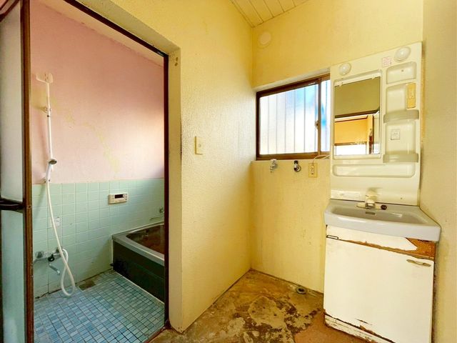 tssac5ڂ̒ÈˌĂ̐ʑEʏ