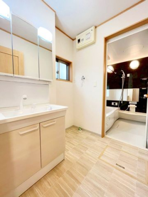 tˎsO3ڂ̒ÈˌĂ̐ʑEʏ