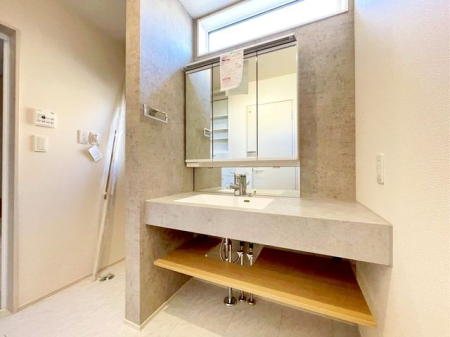 tss{v4ڂ̐VzˌĂ̐ʑEʏ