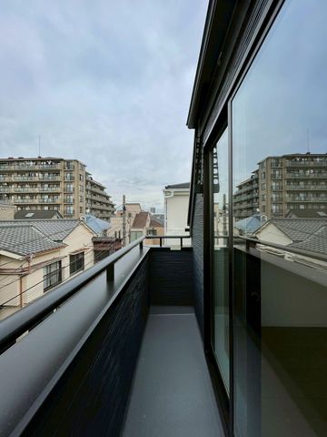 ��t���s��s�s���4���ڂ̐V�z��ˌ��Ẵo���R�j�[