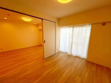 ��t���D���s�C�_��2���ڂ̒��Ã}���V�����̎q������