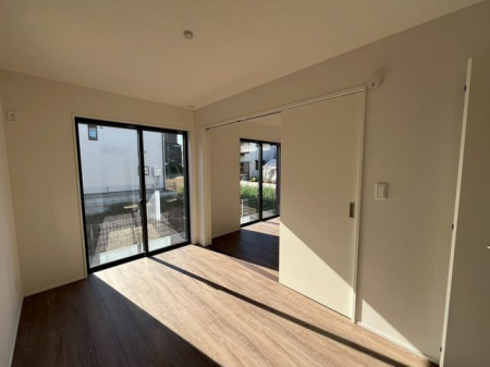 ��t�����ˎs���� �̐V�z��ˌ��Ă̎q������