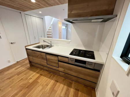 ��t���s��s����1���ڂ̐V�z��ˌ��ẴL�b�`��