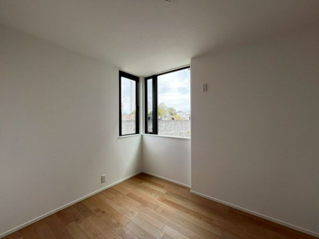 ��t���s��s����1���ڂ̐V�z��ˌ��Ă̎q������