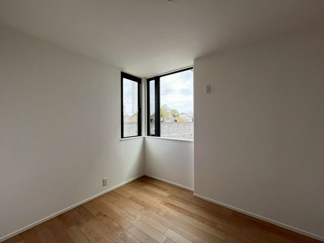 ��t���s��s����1���ڂ̐V�z��ˌ��Ă̎q������