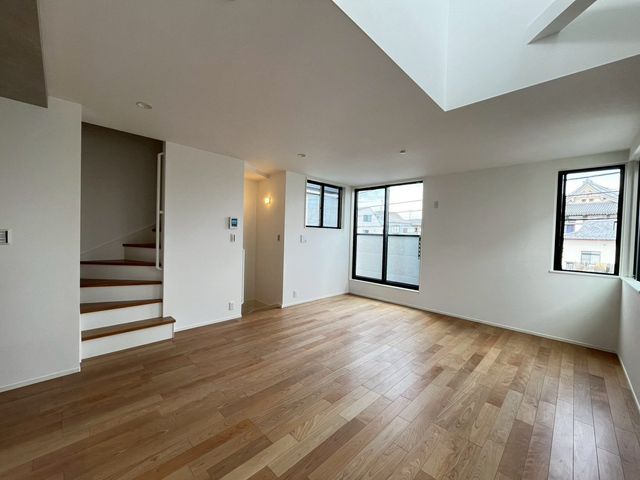 ��t���s��s����1���ڂ̐V�z��ˌ��Ẵ��r���O