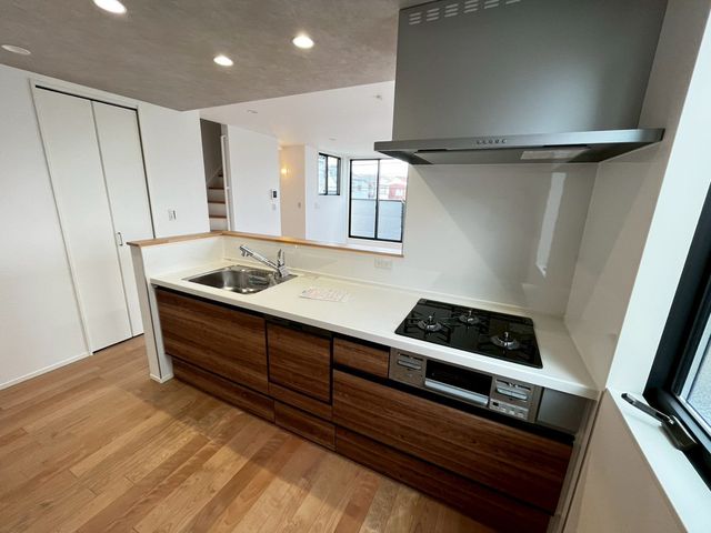 ��t���s��s����1���ڂ̐V�z��ˌ��ẴL�b�`��