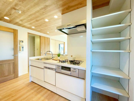 ��t���s��s�c�K5���ڂ̒��Ã}���V�����̃L�b�`��