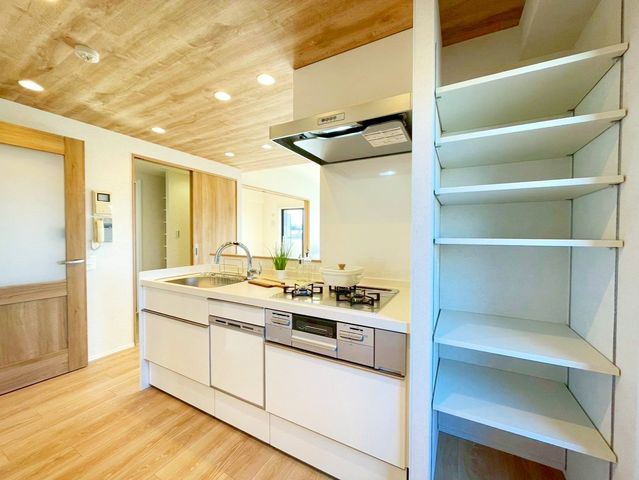 ��t���s��s�c�K5���ڂ̒��Ã}���V�����̃L�b�`��