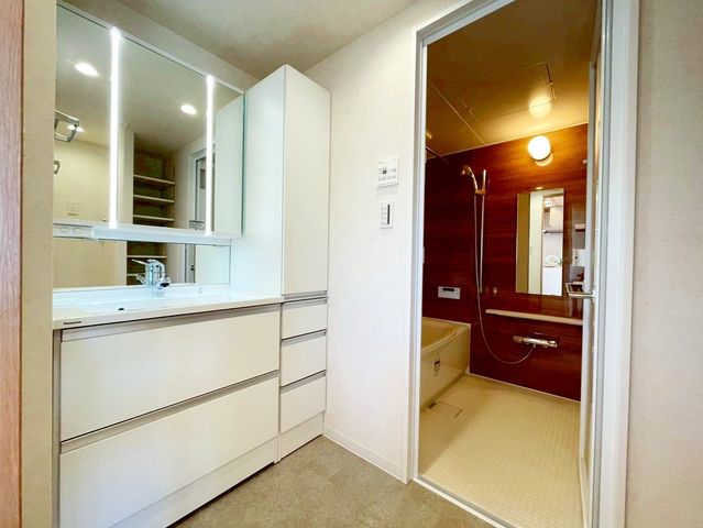 ��t���s��s�c�K5���ڂ̒��Ã}���V�����̐��ʑ�E���ʏ�