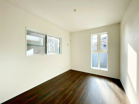 ��t���D���s�O�L�˒� �̐V�z��ˌ��Ă̎q������