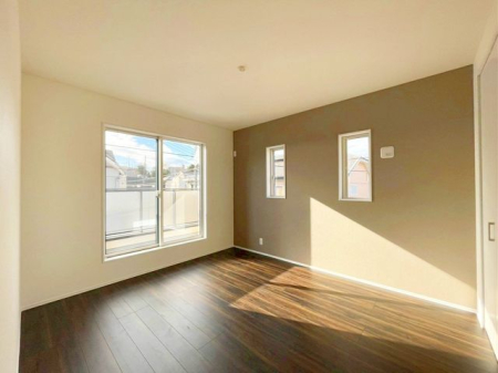 ��t���D���s�O�L�˒� �̐V�z��ˌ��Ă̐Q��