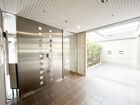 ��t���D���s��q�� �̒��Ã}���V�����̃G���g�����X