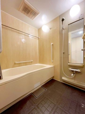 ��t���D���s�{���R6���ڂ̒��Ã}���V�����̐��ʑ�E���ʏ�