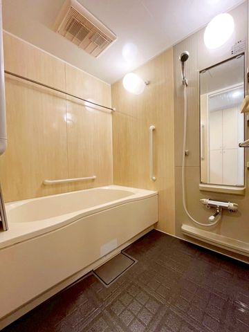 ��t���D���s�{���R6���ڂ̒��Ã}���V�����̐��ʑ�E���ʏ�