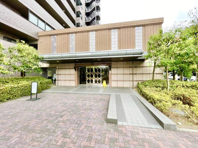 ��t���s��s���c3���ڂ̒��Ã}���V�����̃G���g�����X