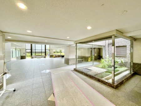 ��t���s��s���c3���ڂ̒��Ã}���V�����̃G���g�����X