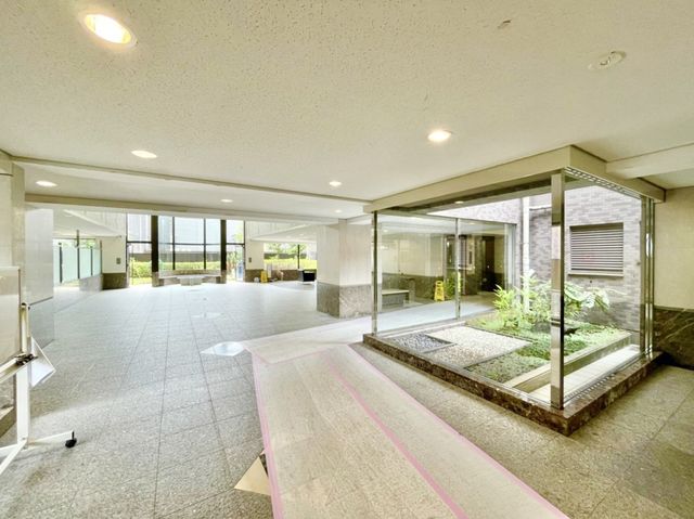 ��t���s��s���c3���ڂ̒��Ã}���V�����̃G���g�����X