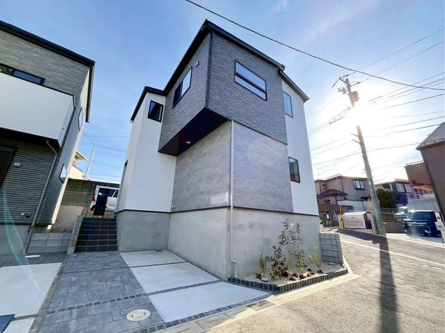 ��t���D���s����1���ڂ̐V�z��ˌ��Ă̌��n�O�ώʐ^