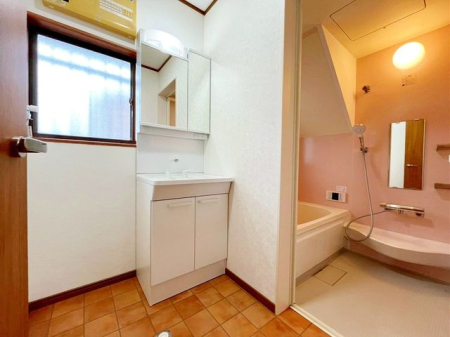 ��t���D���s�O�L�˒� �̒��È�ˌ��Ẵg�C��