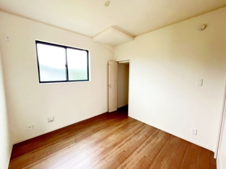 ��t���s��s�{�v��4���ڂ̐V�z��ˌ��Ă̐Q��