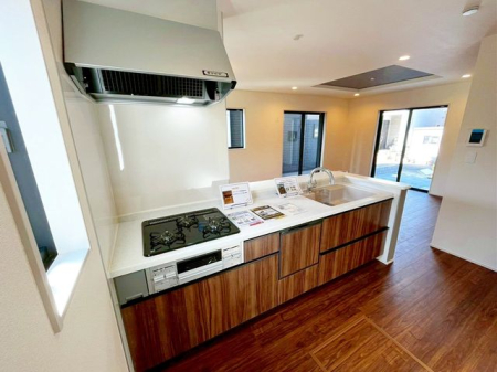 ��t�����ˎs��ʖx �̐V�z��ˌ��ẴL�b�`��