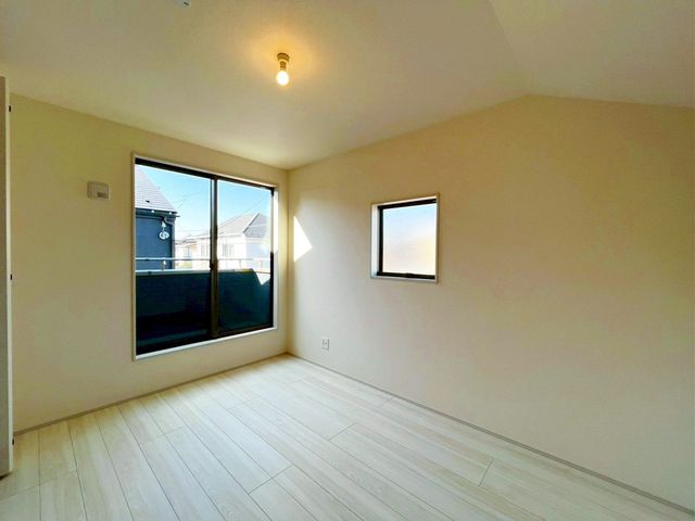 ��t�����ˎs��ʖx �̐V�z��ˌ��Ă̎q������