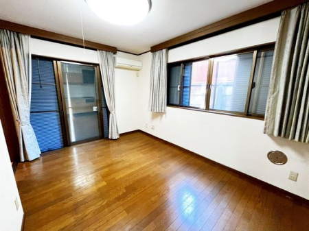 ��t���s��s�^��1���ڂ̒��È�ˌ��Ẵ��r���O