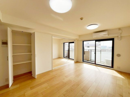 ��t���D���s�C�_����1���ڂ̒��Ã}���V�����̃��r���O