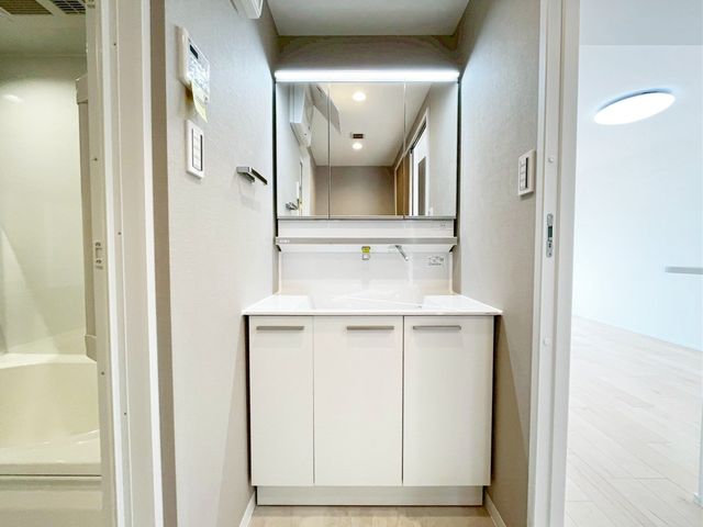 ��t���D���s�C�_����1���ڂ̒��Ã}���V�����̐��ʑ�E���ʏ�