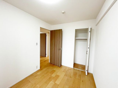 ��t���D���s�C�_����1���ڂ̒��Ã}���V�����̎q������