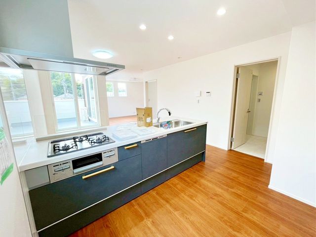 ��t���s��s���䒬1���ڂ̐V�z��ˌ��ẴL�b�`��