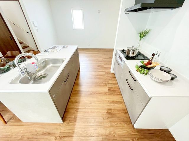 ��t���s��s���䒬1���ڂ̐V�z��ˌ��ẴL�b�`��