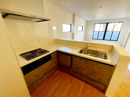 ��t���s��s���c4���ڂ̐V�z��ˌ��ẴL�b�`��