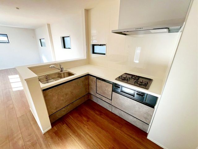 ��t���s��s���c4���ڂ̐V�z��ˌ��ẴL�b�`��