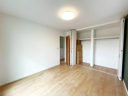 ��t�����ˎs�܍�7���ڂ̐V�z��ˌ��Ă̎q������