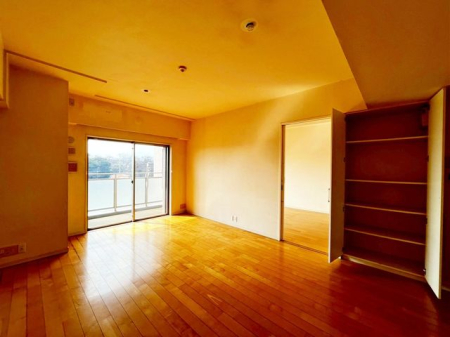 ��t���D���s����1���ڂ̒��Ã}���V�����̃��r���O