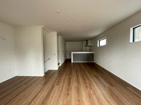 ��t���D���s��{�� �̐V�z��ˌ��Ẵ��r���O