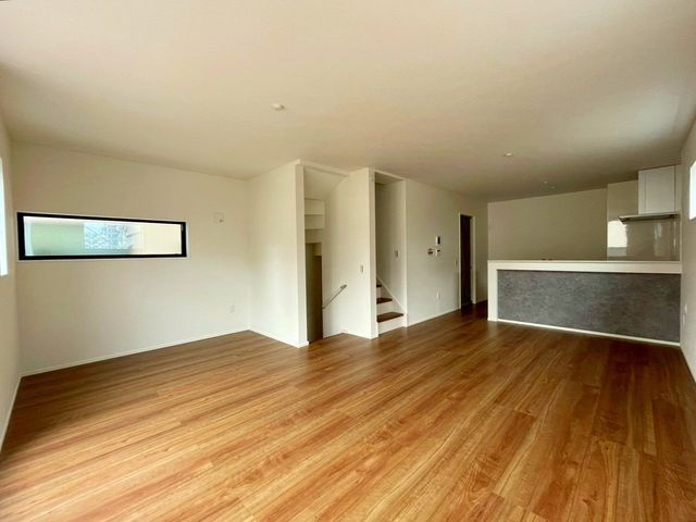 ��t���D���s��{�� �̐V�z��ˌ��Ẵ��r���O